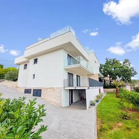 Subin With Panoramic Sea Views Villa